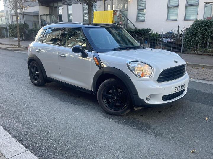 MINI Countryman 1.6 Cooper Steptronic Euro 5 5dr MINI Countryman 1.6 Cooper Steptronic Euro 5 5dr