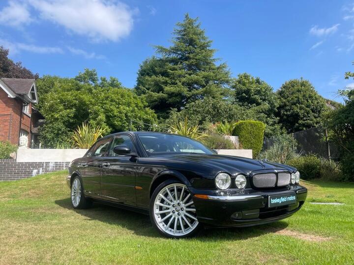 Jaguar XJR 4.2 V8 Saloon 4dr Petrol Automatic (299 G/km, 400 Bhp) 1 FORMER KEEPER