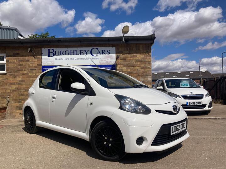 Toyota AYGO 1.0 VVT-i Ice Euro 5 5dr