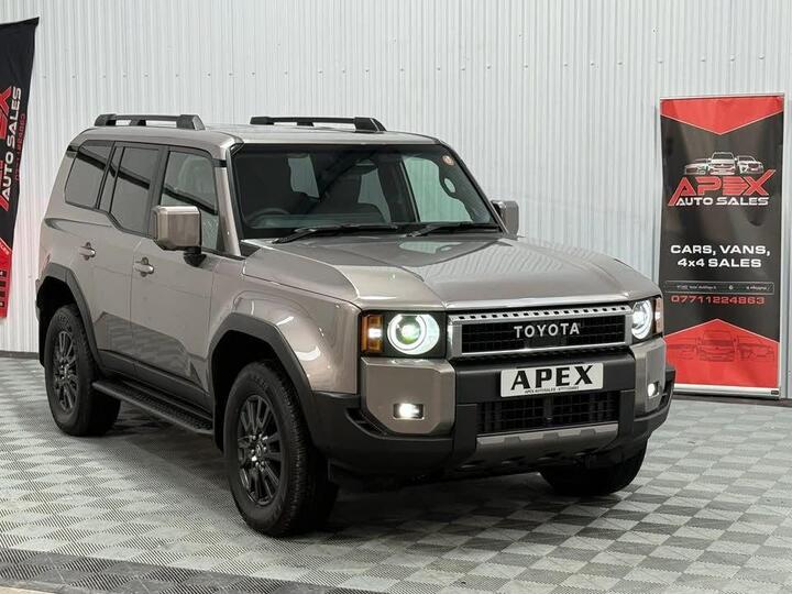 Toyota Land Cruiser 2.8D Invincible Auto 4WD Euro 6 (s/s) 5dr (LWB) Toyota Land Cruiser 2.8D Invincible Auto 4WD Euro 6 (s/s) 5dr (LWB)