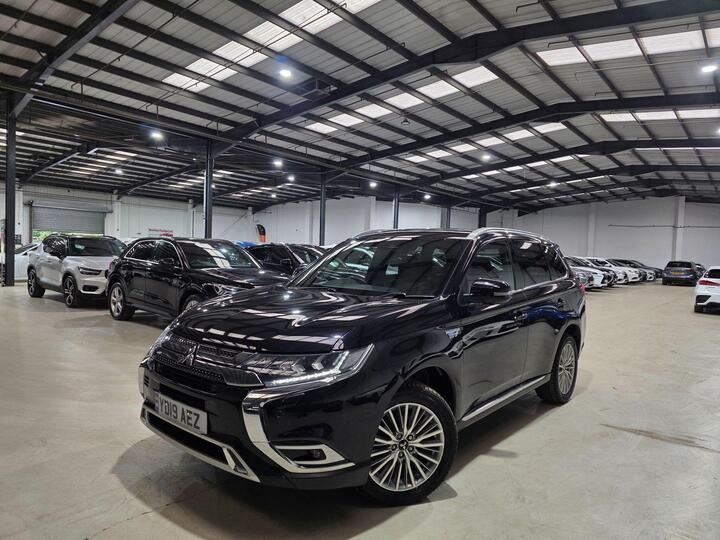 Mitsubishi Outlander 2.4h TwinMotor 13.8kWh 4hs CVT 4WD Euro 6 (s/s) 5dr Mitsubishi Outlander 2.4h TwinMotor 13.8kWh 4hs CVT 4WD Euro 6 (s/s) 5dr