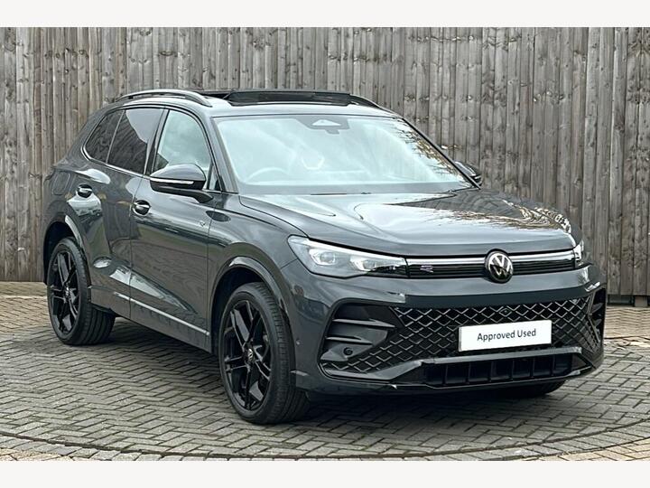 Volkswagen Tiguan 1.5 TSI EHybrid 19.7kWh R-Line DSG Euro 6 (s/s) 5dr Volkswagen Tiguan 1.5 TSI EHybrid 19.7kWh R-Line DSG Euro 6 (s/s) 5dr