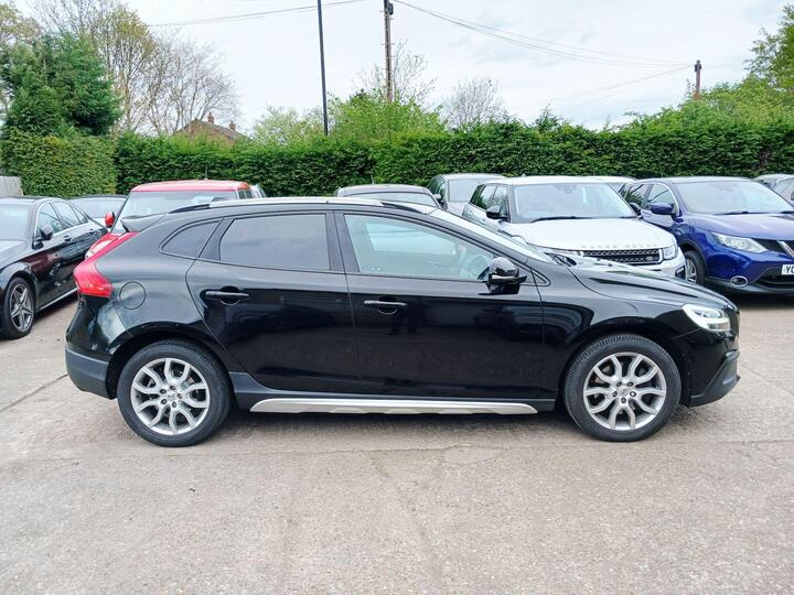 Volvo V40 Cross Country 2.0 D4 Pro Euro 6 (s/s) 5dr