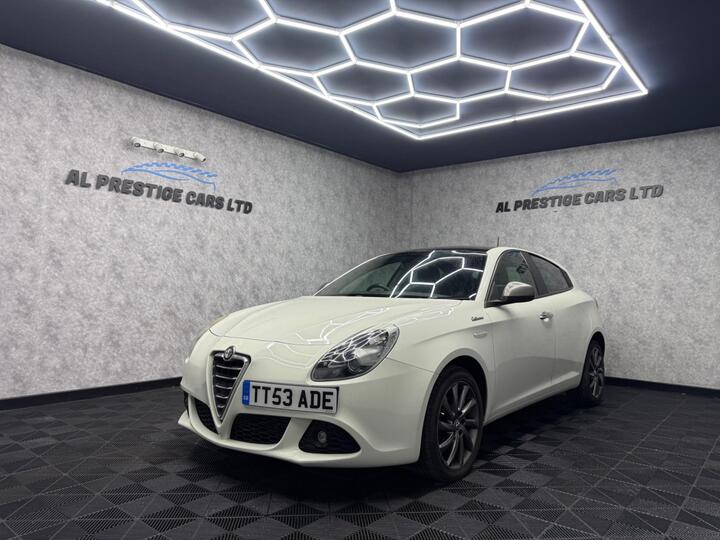 Alfa Romeo Giulietta 1.6 JTDM-2 Collezione Euro 5 (s/s) 5dr Alfa Romeo Giulietta 1.6 JTDM-2 Collezione Euro 5 (s/s) 5dr