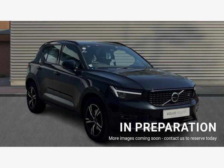 Volvo XC40 2.0 B3 MHEV Plus Dark DCT Auto Euro 6 (s/s) 5dr