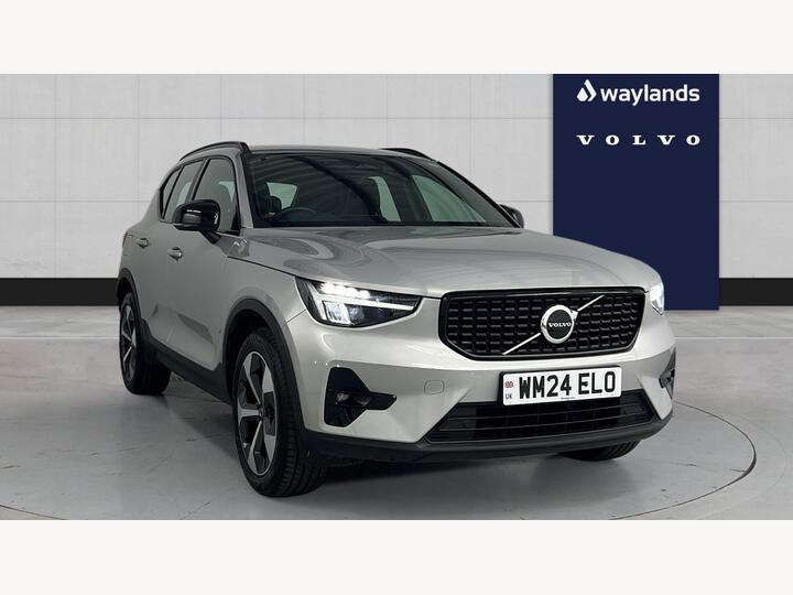 Volvo XC40 2.0 B3 MHEV Plus Dark DCT Auto Euro 6 (s/s) 5dr