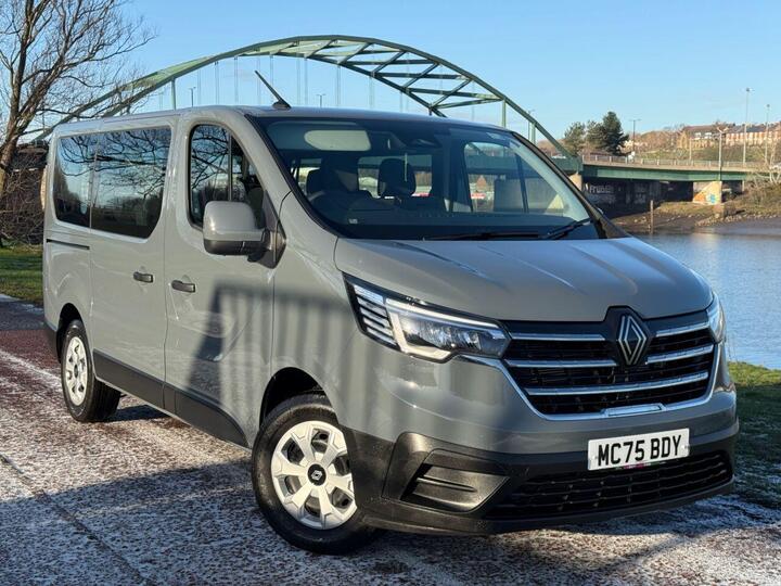 Renault TRAFIC 2.0L 4d  AUTO  168 BHP