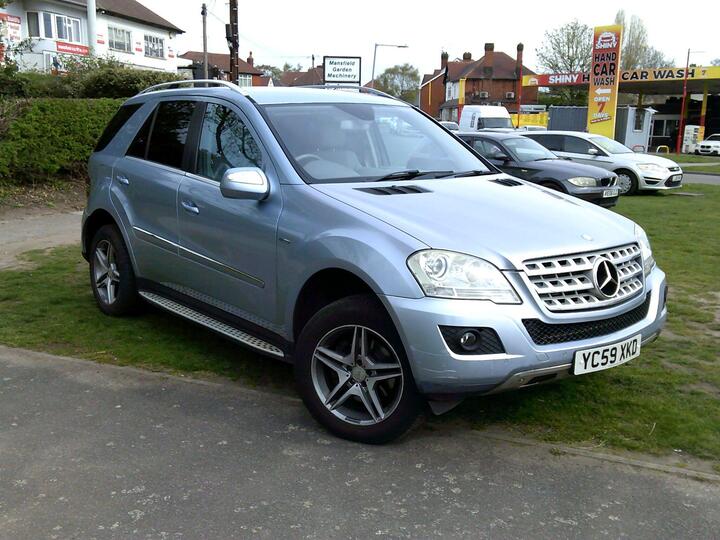 Mercedes-Benz M Class 3.0 ML300 CDI V6 BlueEfficiency Sport Tiptronic 4WD Euro 4 5dr