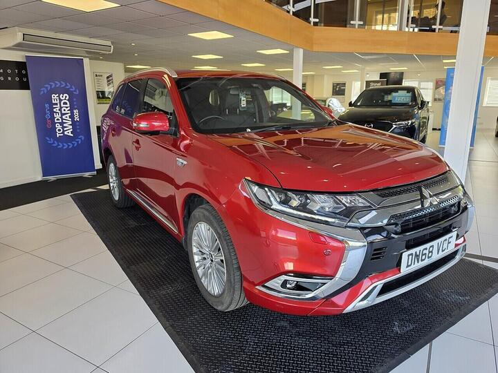 Mitsubishi Outlander 2.4h TwinMotor 13.8kWh 4hs CVT 4WD Euro 6 (s/s) 5dr Mitsubishi Outlander 2.4h TwinMotor 13.8kWh 4hs CVT 4WD Euro 6 (s/s) 5dr