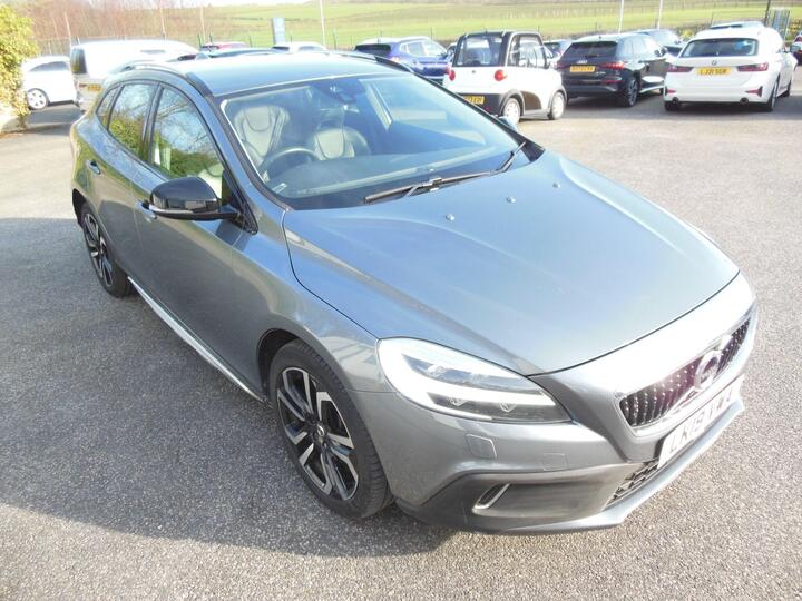 Volvo V40 Cross Country 1.5 T3 GPF Pro Auto Euro 6 (s/s) 5dr Volvo V40 Cross Country 1.5 T3 GPF Pro Auto Euro 6 (s/s) 5dr