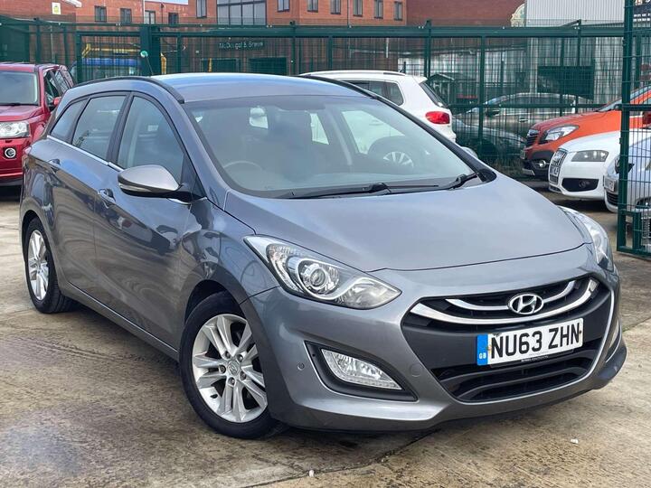 Hyundai I30 1.6 CRDi Blue Drive Style Tourer Euro 5 (s/s) 5dr Hyundai I30 1.6 CRDi Blue Drive Style Tourer Euro 5 (s/s) 5dr