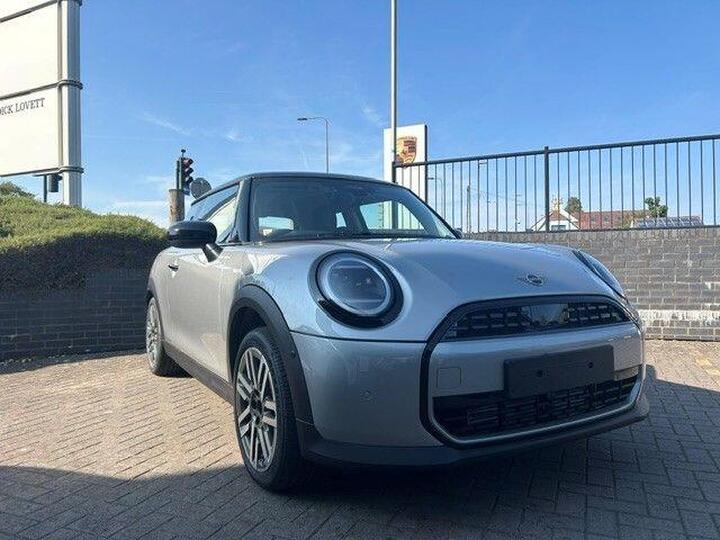MINI Cooper 1.5C Classic Steptronic Euro 6 (s/s) 3dr