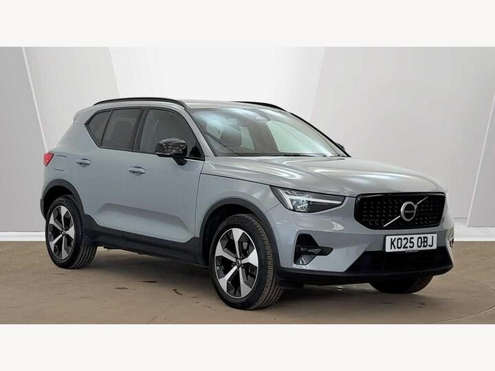 Volvo XC40 2.0 B3 MHEV Plus Dark DCT Auto Euro 6 (s/s) 5dr