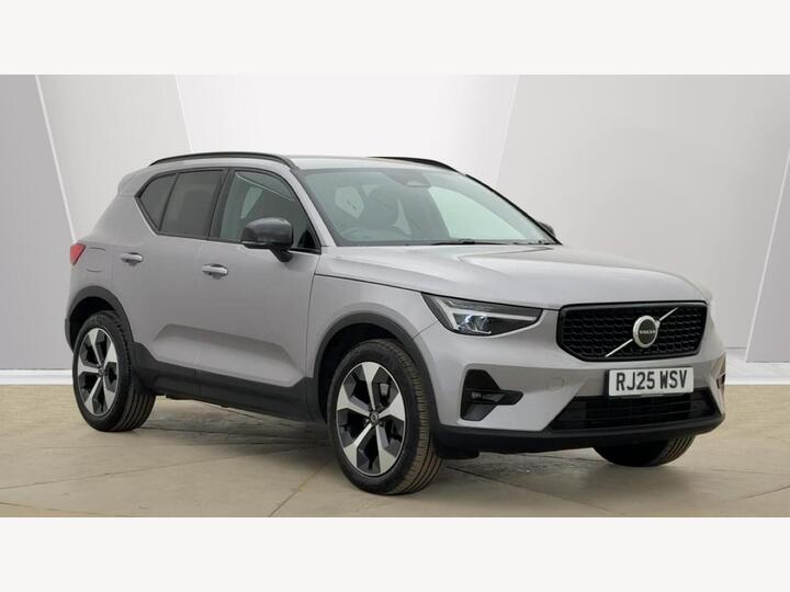 Volvo XC40 2.0 B3 MHEV Plus Dark DCT Auto Euro 6 (s/s) 5dr