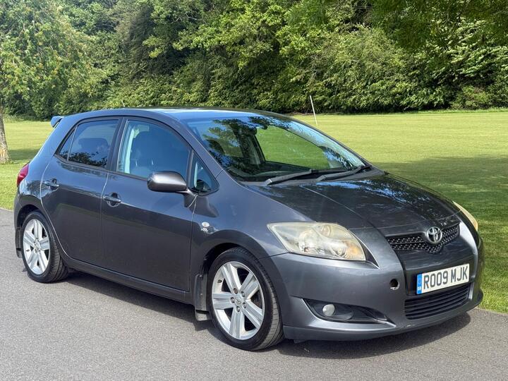 Toyota Auris 2.2 D-4D SR 180 5dr