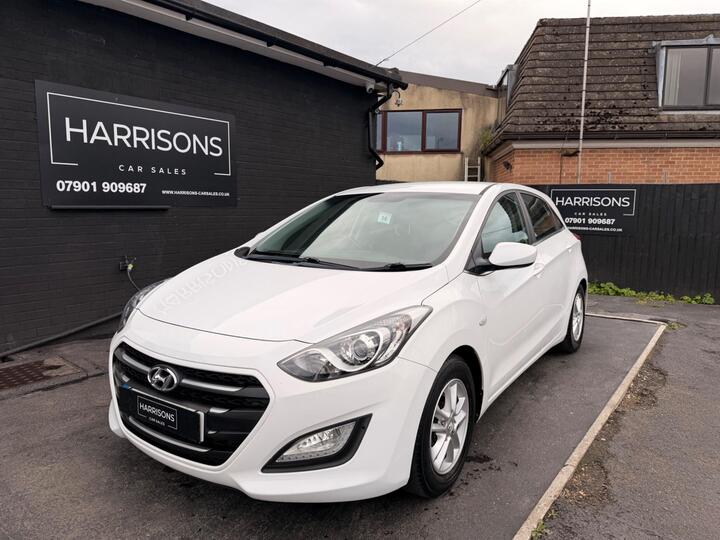 Hyundai I30 1.6 CRDi Blue Drive SE Euro 6 (s/s) 5dr Hyundai I30 1.6 CRDi Blue Drive SE Euro 6 (s/s) 5dr