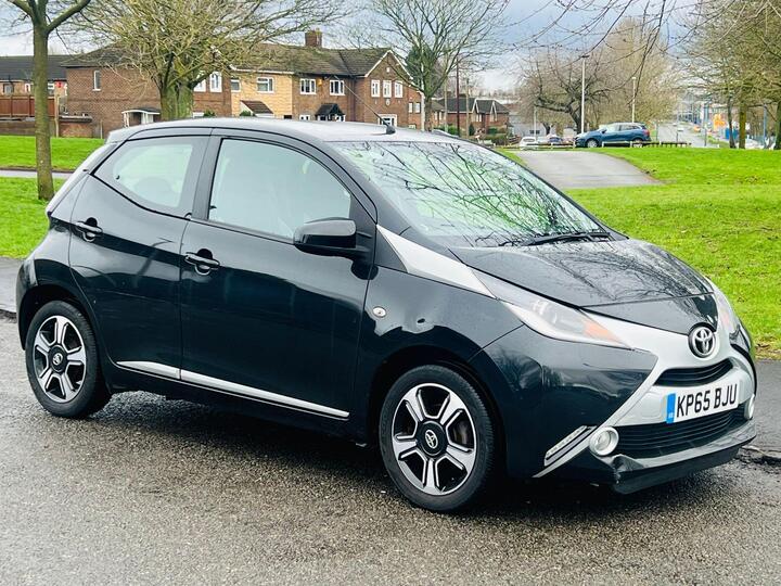 Toyota AYGO 1.0 VVT-i X-clusiv Euro 5 5dr Euro 5 Toyota AYGO 1.0 VVT-i X-clusiv Euro 5 5dr Euro 5