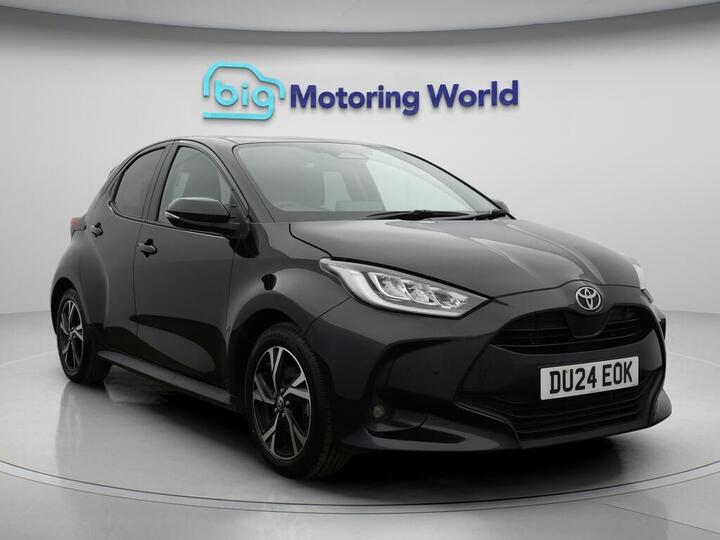 Toyota Yaris 1.5 VVT-h Design E-CVT Euro 6 (s/s) 5dr Toyota Yaris 1.5 VVT-h Design E-CVT Euro 6 (s/s) 5dr