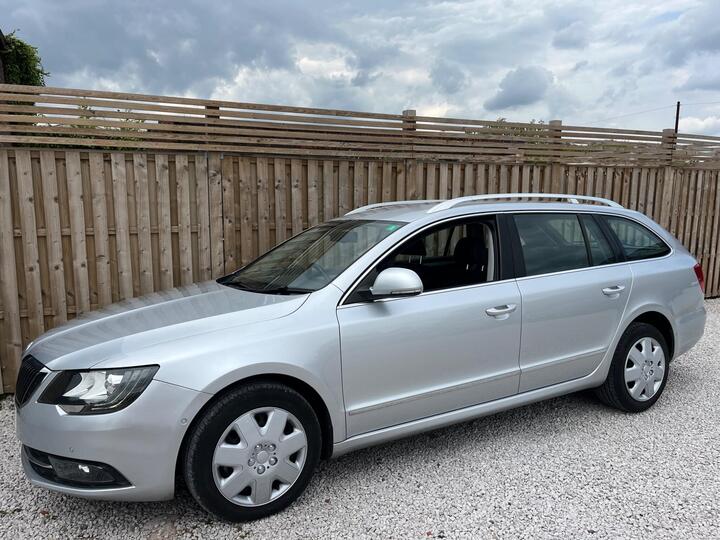 Skoda Superb 2.0 TDI Elegance DSG 4WD Euro 5 (s/s) 5dr Skoda Superb 2.0 TDI Elegance DSG 4WD Euro 5 (s/s) 5dr