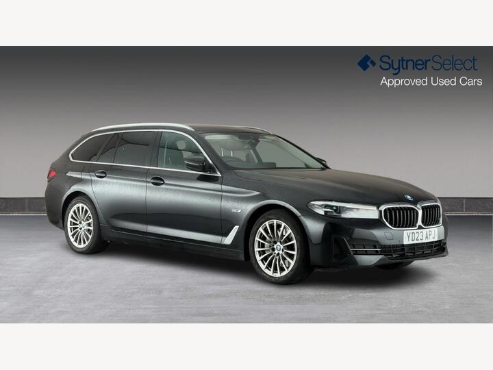 BMW 5 SERIES 2.0 530e 12kWh SE Touring Steptronic Euro 6 (s/s) 5dr BMW 5 SERIES 2.0 530e 12kWh SE Touring Steptronic Euro 6 (s/s) 5dr