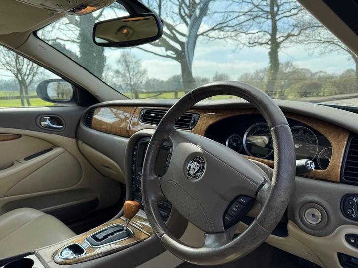 Jaguar S-Type - 2.7D V6 SE 4dr - GREAT EXAMPLE DRIVES LOVELY - Image 11