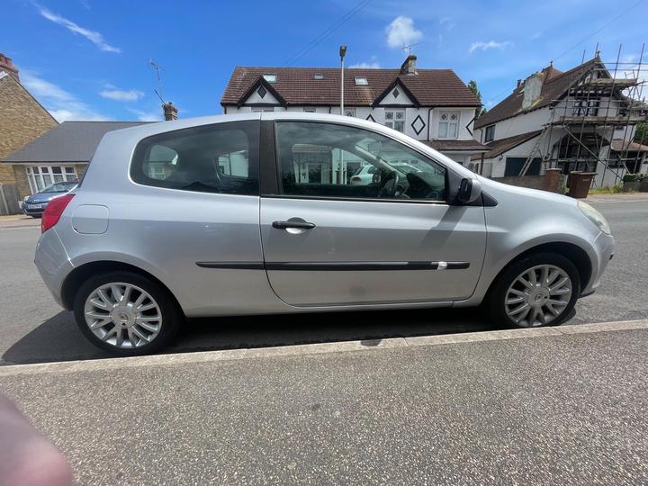 Renault Clio - 1.2 TCe 16v Dynamique 3dr - Image 2