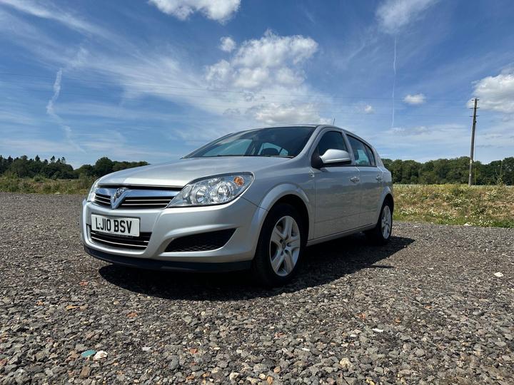 Cheap Vauxhall Astra - 1.4i 16v Active 5dr - Auto Lights - AC Working for sale in Reading, Berkshire