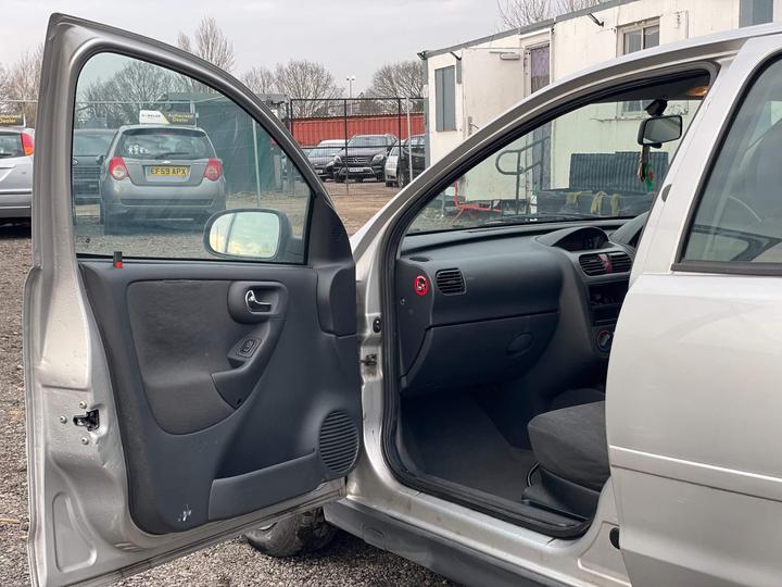 Vauxhall Corsa - 1.4i 16v Design 5dr (a/c) - Automatic+low insurance - Image 12