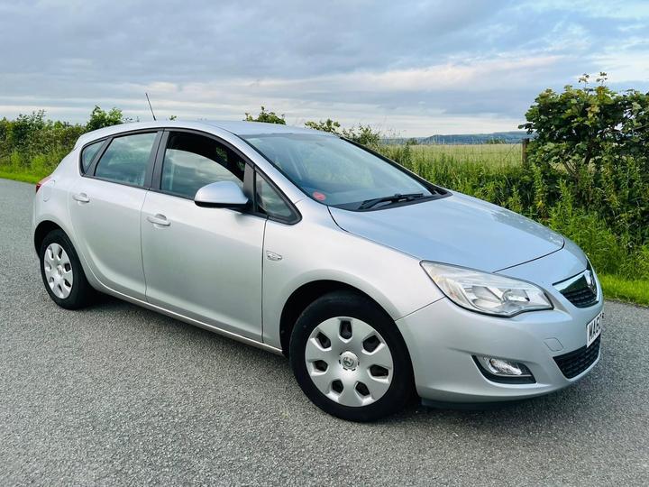 Cheap Vauxhall Astra - 1.4 16v Exclusiv Euro 5 5dr - SERVICE HISTORY FULL MOT 2KEYS for sale in Darwen, Lancashire