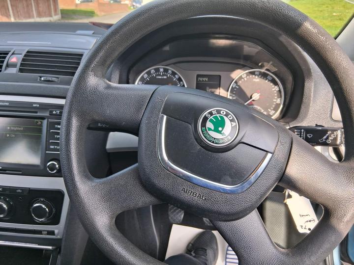 Skoda Octavia - 1.6 TDI SE Hatchback 5dr Diesel Manual Euro 5 (105 ps) - COMES WITH 12 MONTHS MOT - Image 14