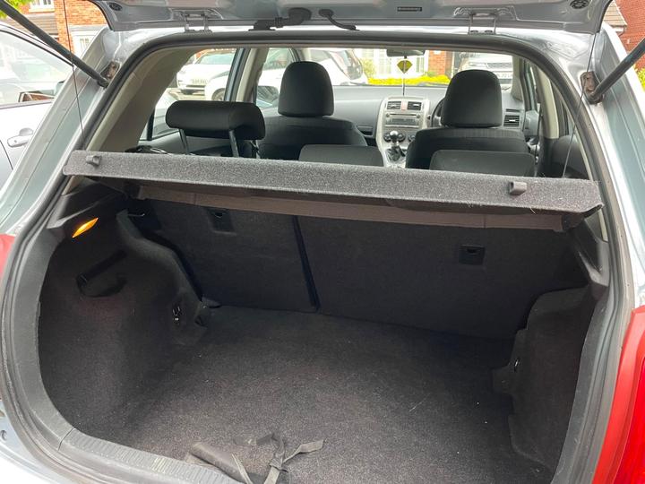 Toyota Auris - 1.6 VVT-i TR 5dr - Reliable with Service History - Image 12