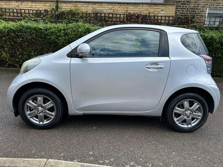 Toyota iQ - 1.0 VVT-i 2 Euro 5 3dr - 2 KEYS SERVICE HISTORY - Image 6