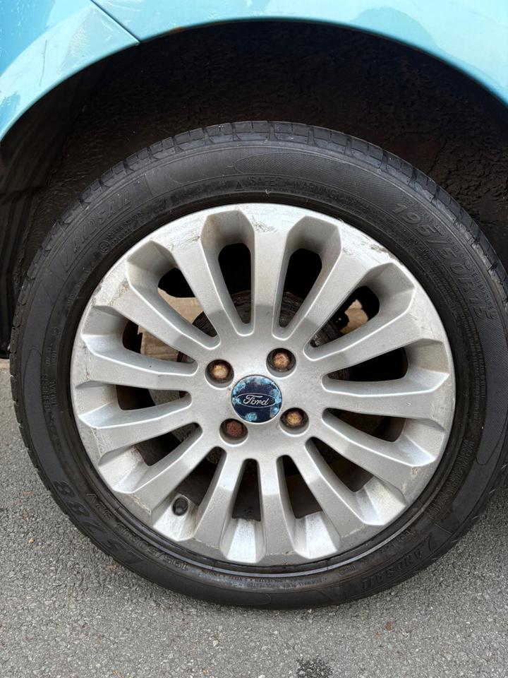 Ford Ka - 1.2 Zetec Euro 4 3dr - Image 25