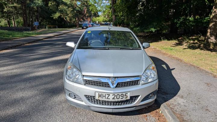 Vauxhall Astra - 1.8i Design Twin Top 2dr - Great drive sharp price! - Image 11