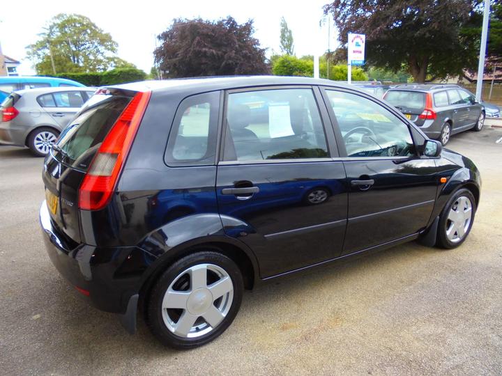 Ford Fiesta - 1.4 Zetec 5dr - TIDY LITTLE 5 DOOR HATCHBACK - Image 11