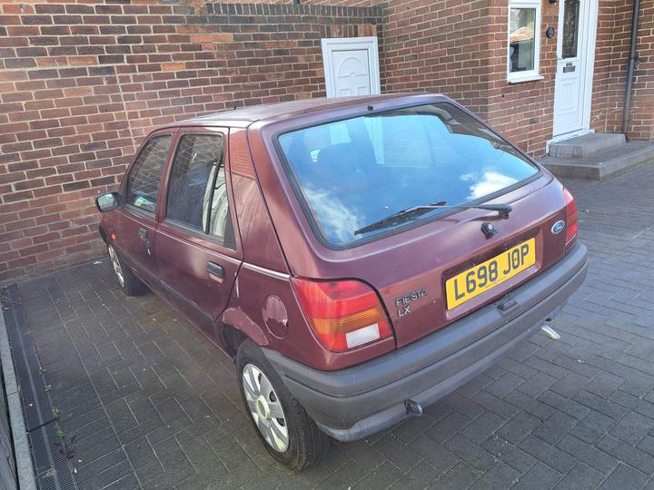 Ford Fiesta - 1.1 LX Hatchback 5dr Petrol Manual (49 bhp) - Project car. Low mileage - Image 3