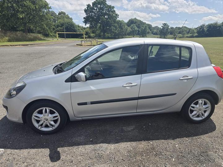 Renault Clio - 1.4 16v Dynamique 5dr - 12 Months MOT No Advisories - Image 8