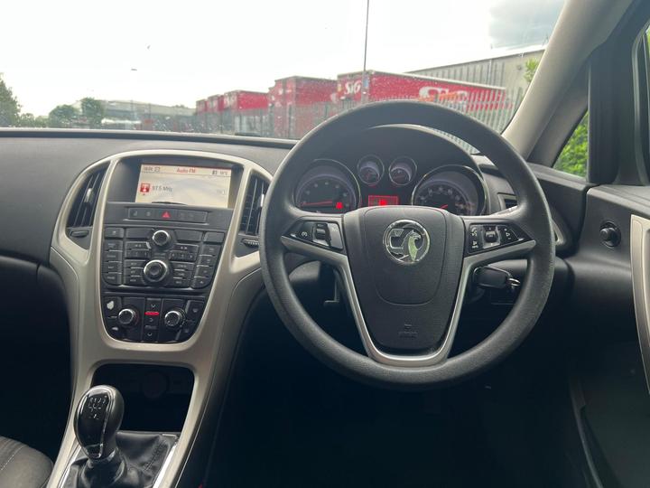 Vauxhall Astra - 1.6 16v Exclusiv Euro 5 5dr - GREAT VALUE, RUNS SMOOTH, FSH - Image 10