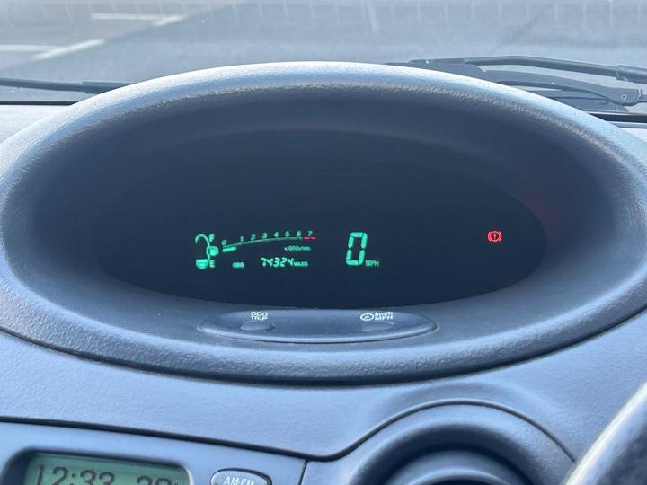 Toyota Yaris - 1.3 VVT-i 16v CDX 5dr - Image 13