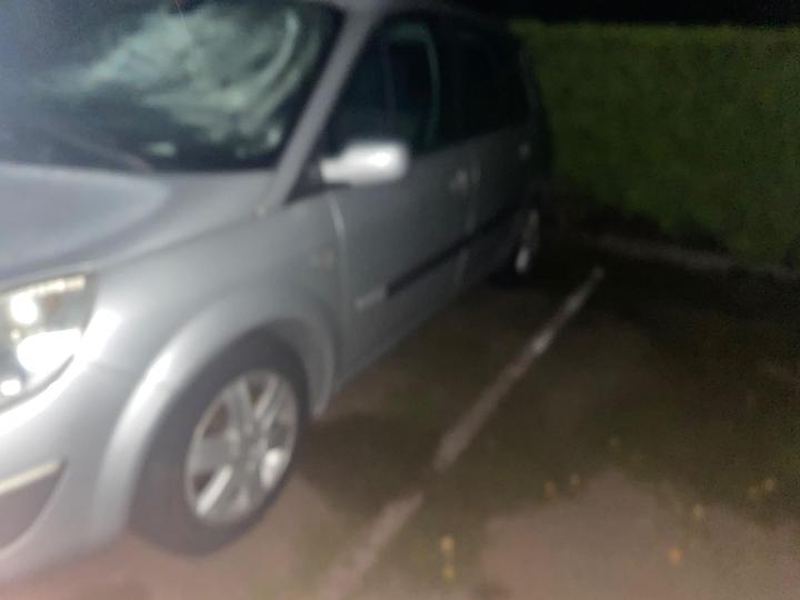 Cheap Renault Scenic - 2.0 VVT Dynamique 5dr - less than 1000 miles since mot for sale in Surbiton, Greater London