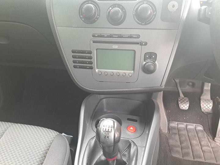 SEAT Leon - 1.6 8V Reference Euro 4 5dr - FULL SERVICE HISTORY,3 OWNER - Image 23