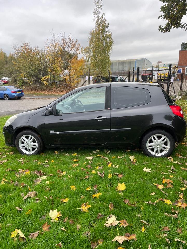 Renault Clio - 1.4 16v Dynamique 3dr - full mot 2 keys - Image 4