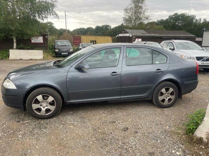 Skoda Octavia - 1.6 FSI Ambiente Euro 4 5dr - Image 12