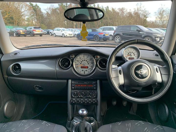 MINI Hatch - 1.6 One Euro 4 3dr - Ulez complaint,Service history - Image 18