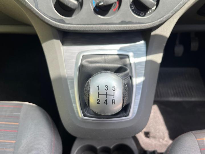 Ford C-Max - 1.6 16v Zetec 5dr - FULL SERVICE HISTORY ,2KEYS!! - Image 18