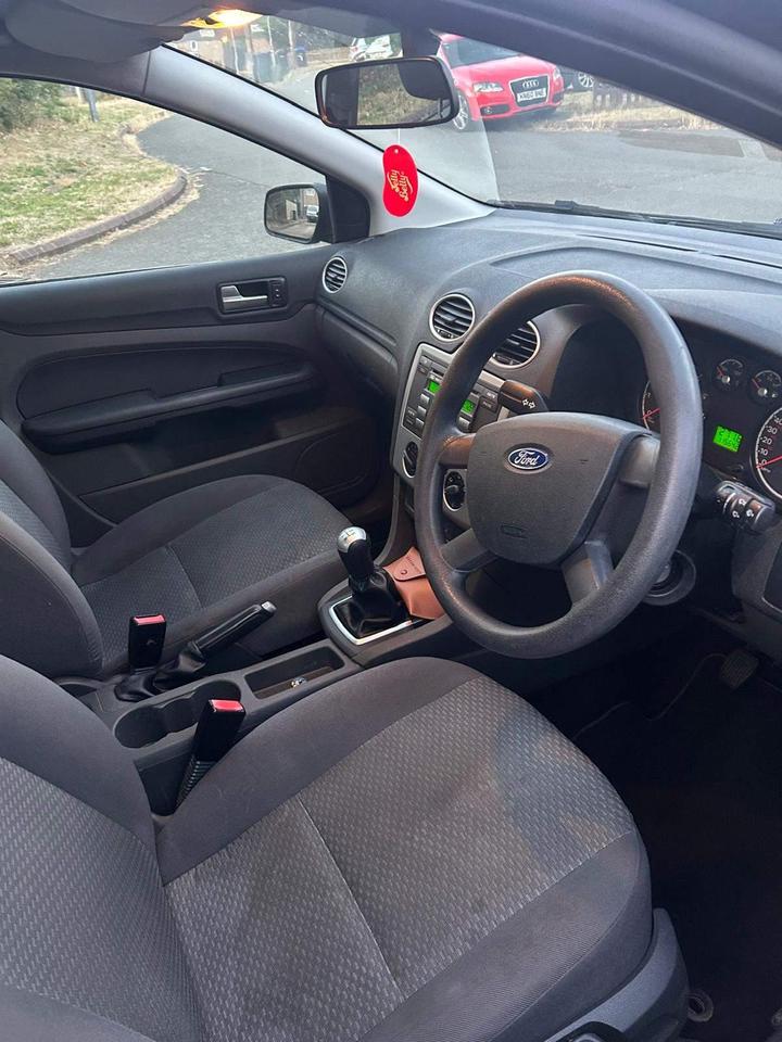 Ford Focus - 1.6 LX 5dr - cheap run around - Image 17