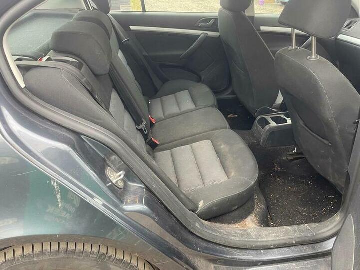 Skoda Octavia - 1.6 FSI Ambiente Euro 4 5dr - Image 13