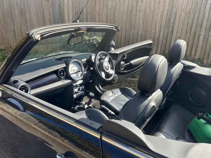 MINI Convertible - 1.6 Cooper Euro 4 2dr - get ready for the summer - Image 6