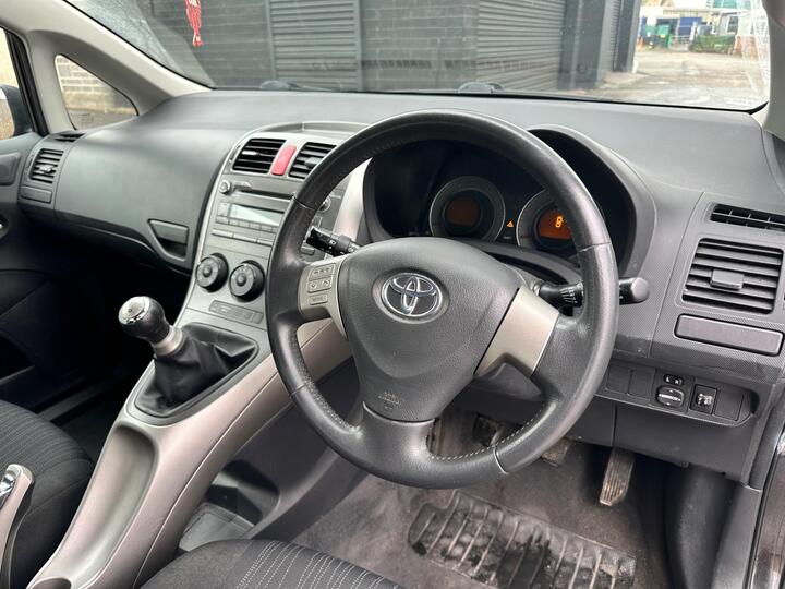 Toyota Auris - 1.6 VVT-i T3 5dr - HPI | FSH | Long MOT | Tow Bar - Image 10