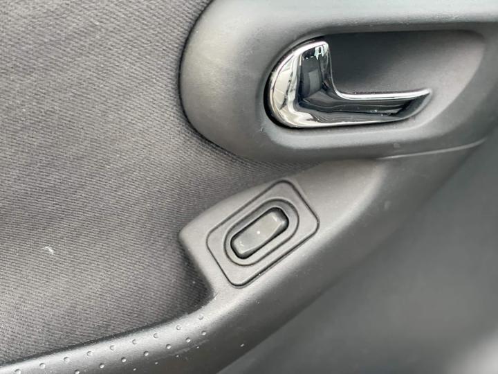 Vauxhall Corsa - 1.4i 16v Design 5dr (a/c) - Automatic+low insurance - Image 14